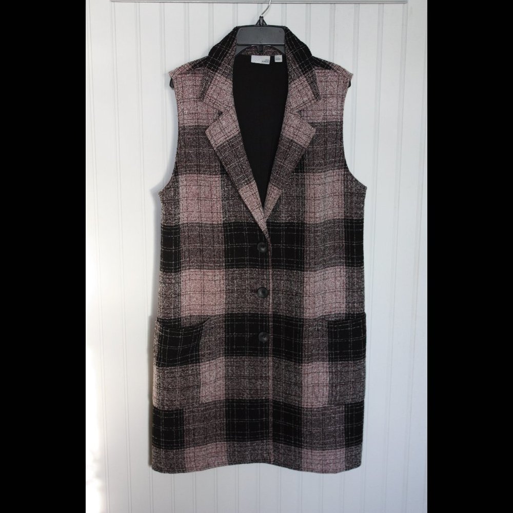 14th & Union Black & Pink Plaid Tunic Vest